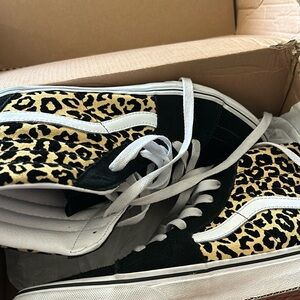 Leopard vans